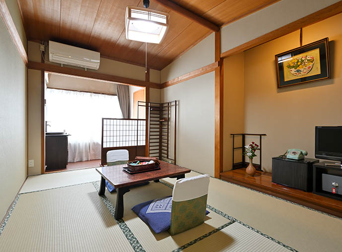 Image:Japanese Room, 6 Tatami (10.9 m2) (Separate Washbasin and Toilet)