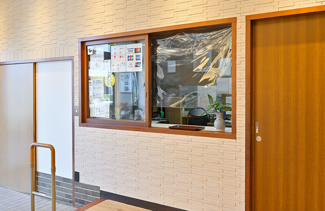 画像：エントランス