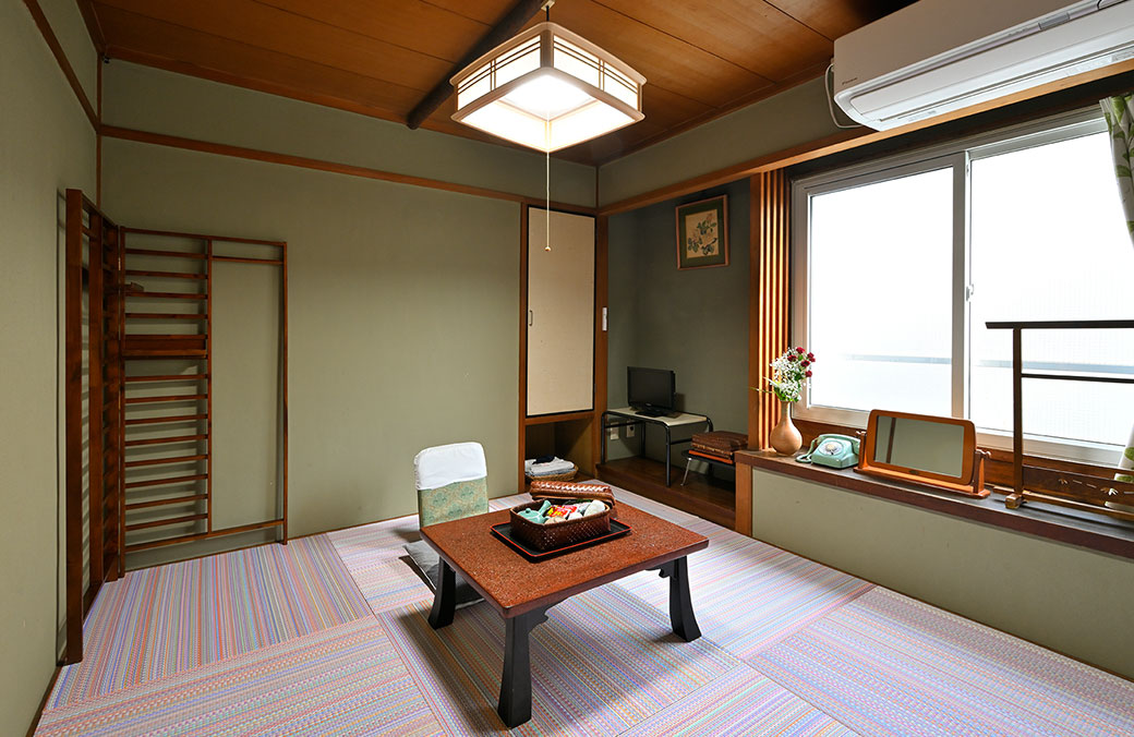 写真：205号室　ばらの間