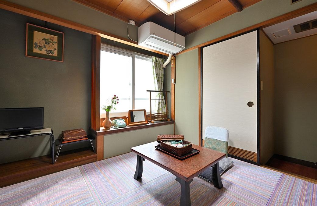 写真：205号室　ばらの間